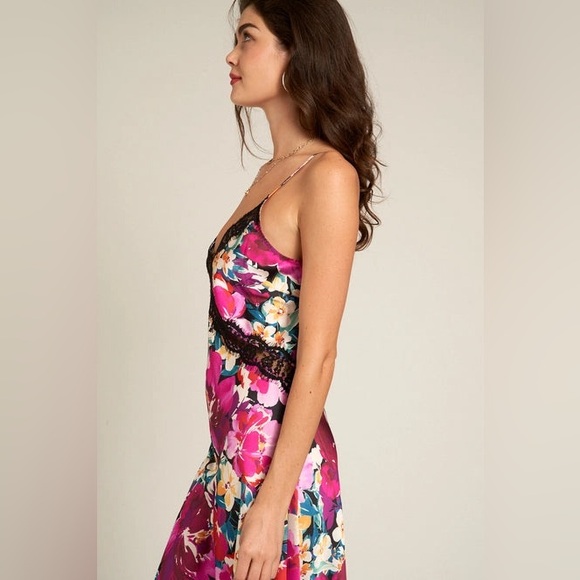 Sleeveless Floral Satin Midi Dress with Lace Trim - Picture 3 of 5
